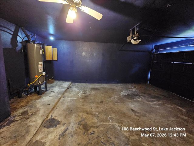 108 Beechwood Street, Lake Jackson, TX 77566