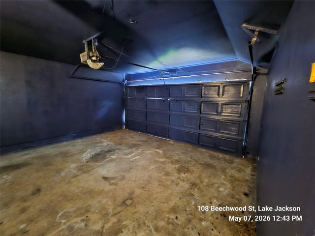 108 Beechwood Street, Lake Jackson, TX 77566