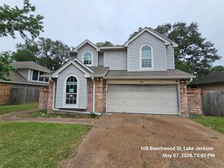 108 Beechwood Street, Lake Jackson, TX 77566