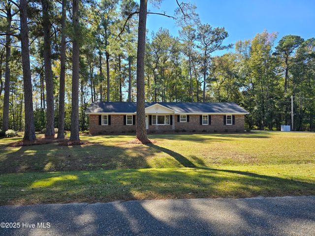 75 Pineland Woods Drive, Whiteville, NC 28472