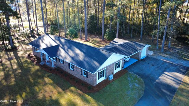 75 Pineland Woods Drive, Whiteville, NC 28472