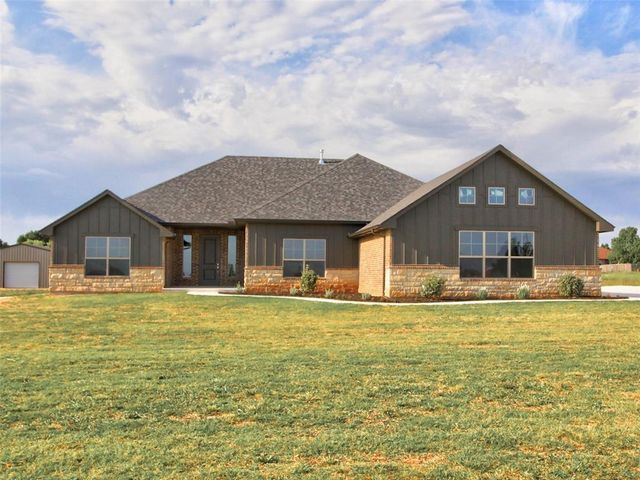 8681 Oak Tree Circle, Edmond, OK 73025