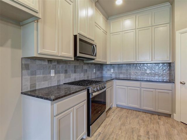 8681 Oak Tree Circle, Edmond, OK 73025