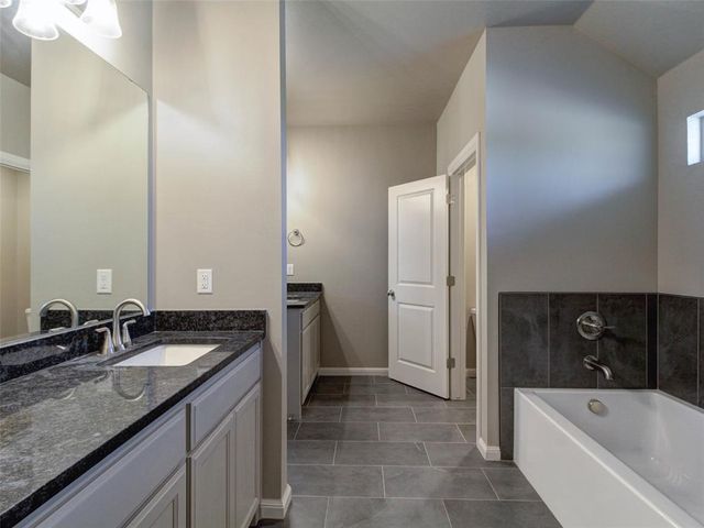 8681 Oak Tree Circle, Edmond, OK 73025