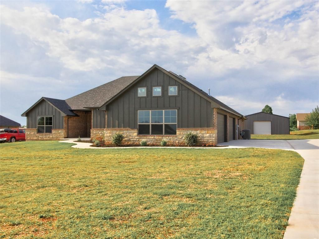 8681 Oak Tree Circle, Edmond, OK 73025