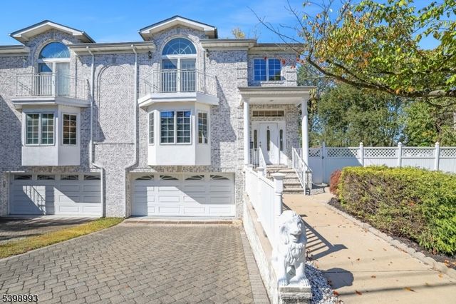 4 Maple Ave, Waldwick Boro, NJ 07463