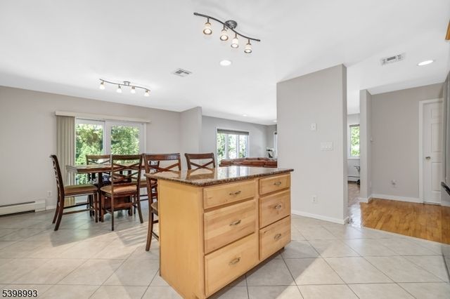 4 Maple Ave, Waldwick Boro, NJ 07463