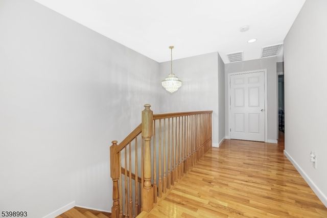 4 Maple Ave, Waldwick Boro, NJ 07463