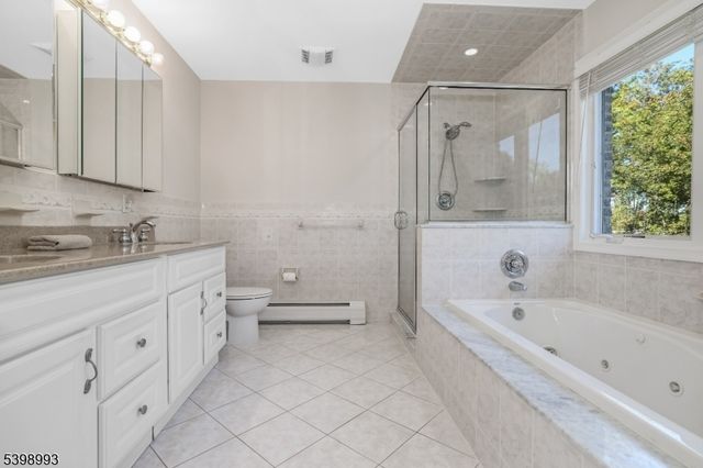 4 Maple Ave, Waldwick Boro, NJ 07463