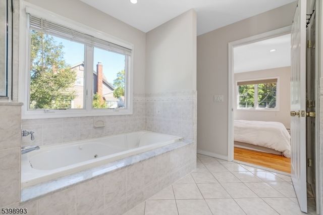 4 Maple Ave, Waldwick Boro, NJ 07463