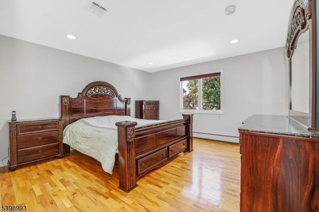 4 Maple Ave, Waldwick Boro, NJ 07463