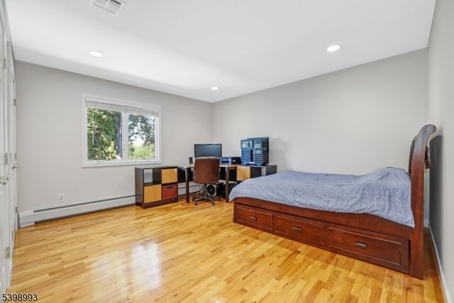 4 Maple Ave, Waldwick Boro, NJ 07463