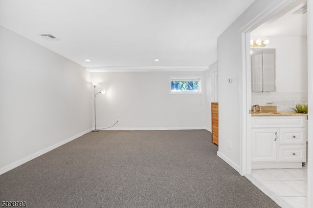 4 Maple Ave, Waldwick Boro, NJ 07463