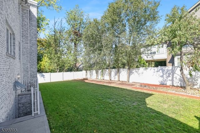 4 Maple Ave, Waldwick Boro, NJ 07463