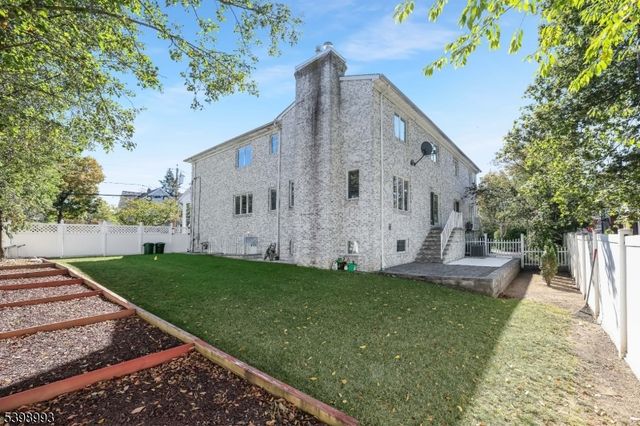 4 Maple Ave, Waldwick Boro, NJ 07463