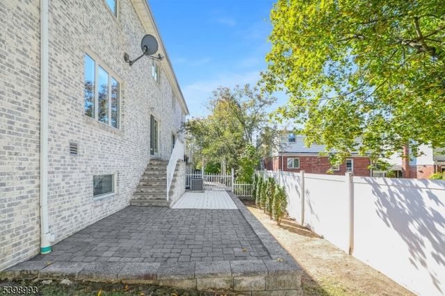 4 Maple Ave, Waldwick Boro, NJ 07463