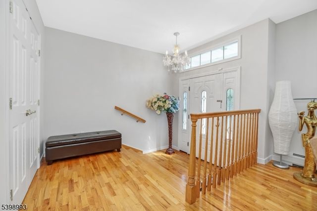 4 Maple Ave, Waldwick Boro, NJ 07463