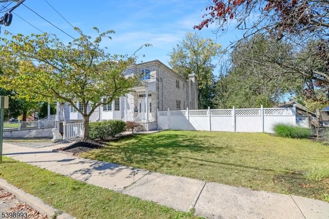 4 Maple Ave, Waldwick Boro, NJ 07463