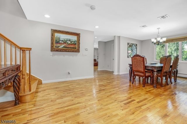 4 Maple Ave, Waldwick Boro, NJ 07463