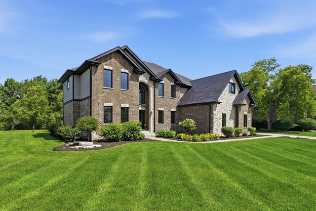 7812 Northwoods Drive, Frankfort, IL 60423