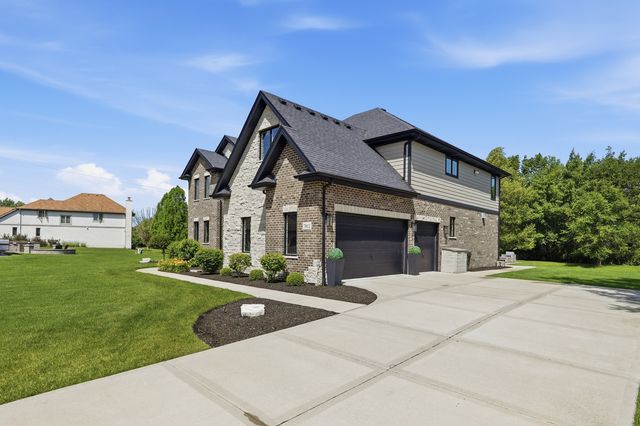 7812 Northwoods Drive, Frankfort, IL 60423