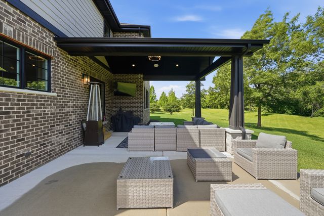 7812 Northwoods Drive, Frankfort, IL 60423
