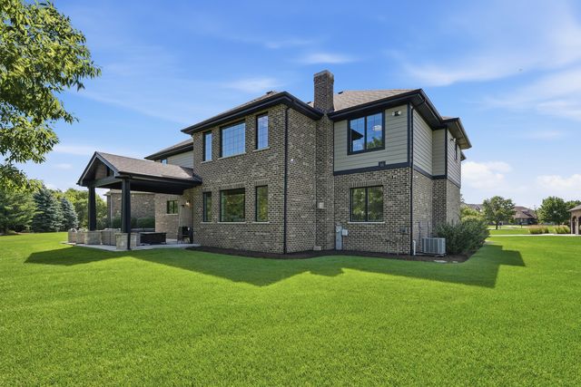 7812 Northwoods Drive, Frankfort, IL 60423