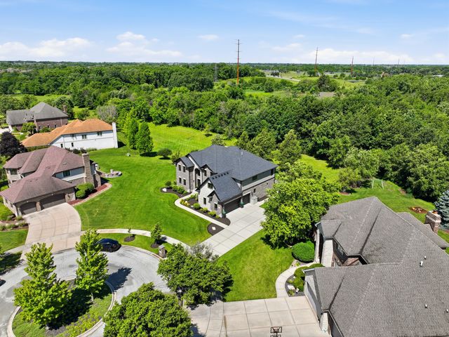 7812 Northwoods Drive, Frankfort, IL 60423