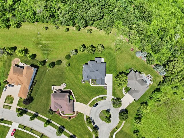 7812 Northwoods Drive, Frankfort, IL 60423
