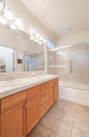 3664 Vermont Lane, Clovis, CA 93619