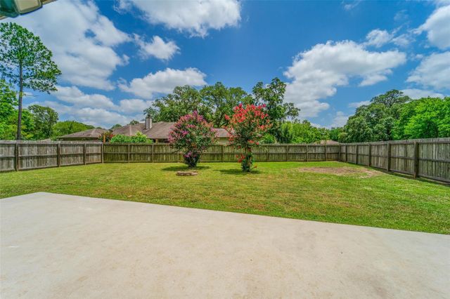 2547 Pinehurst Drive, West Columbia, TX 77486