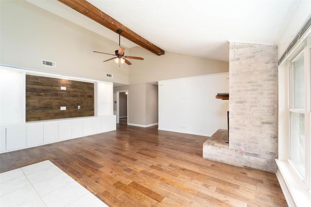 2547 Pinehurst Drive, West Columbia, TX 77486
