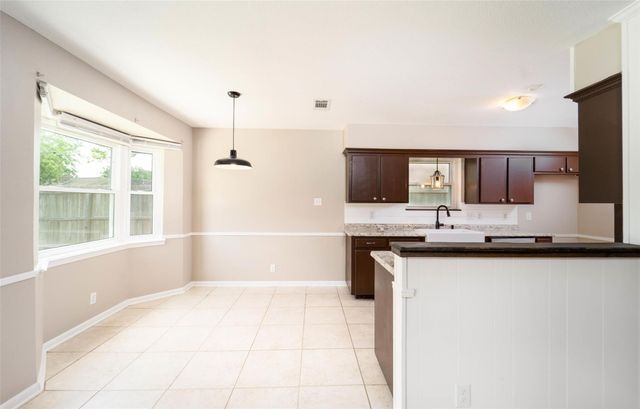 2547 Pinehurst Drive, West Columbia, TX 77486