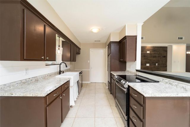 2547 Pinehurst Drive, West Columbia, TX 77486