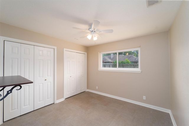 2547 Pinehurst Drive, West Columbia, TX 77486