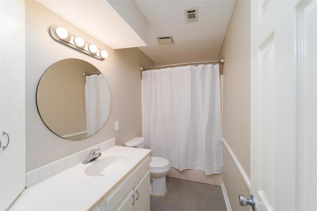 2547 Pinehurst Drive, West Columbia, TX 77486