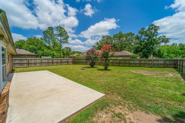 2547 Pinehurst Drive, West Columbia, TX 77486