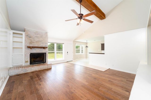 2547 Pinehurst Drive, West Columbia, TX 77486