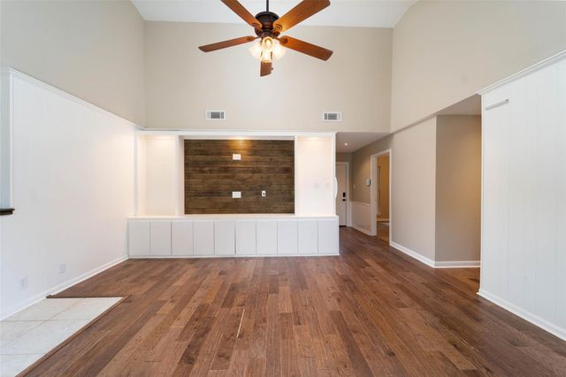 2547 Pinehurst Drive, West Columbia, TX 77486