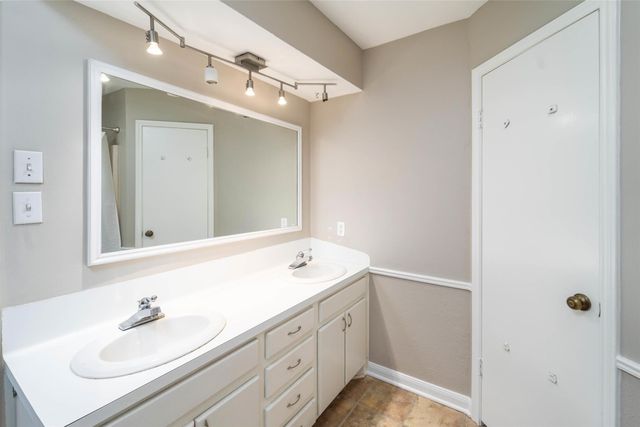 2547 Pinehurst Drive, West Columbia, TX 77486