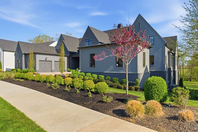 9048 Passiflora Ct, College Grove, TN 37046