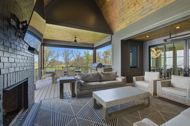 9048 Passiflora Ct, College Grove, TN 37046