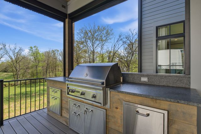 9048 Passiflora Ct, College Grove, TN 37046
