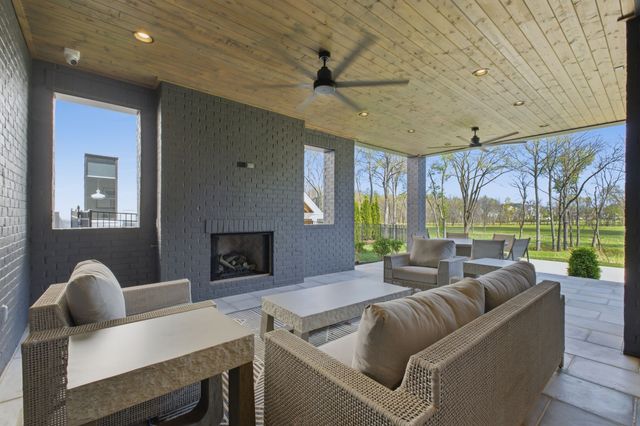 9048 Passiflora Ct, College Grove, TN 37046