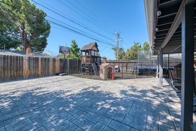 3874 E Holland Avenue, Fresno, CA 93726