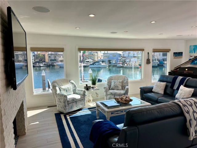 7 Balboa Coves, Newport Beach, CA 92663
