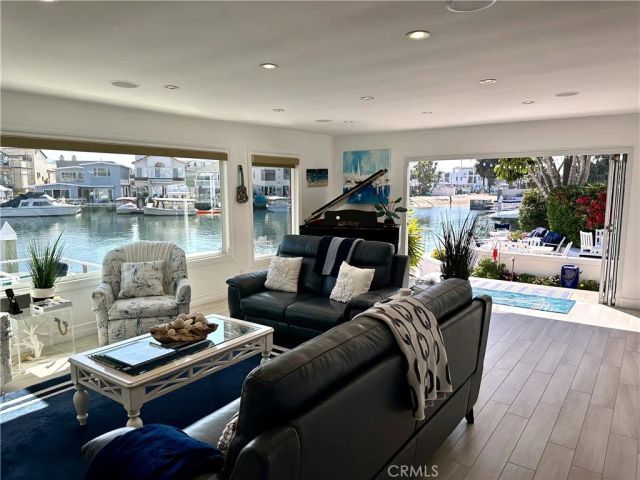 7 Balboa Coves, Newport Beach, CA 92663