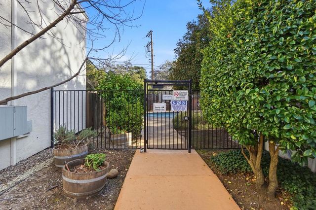 1411 Creekside Drive 2, Walnut Creek, CA 94596