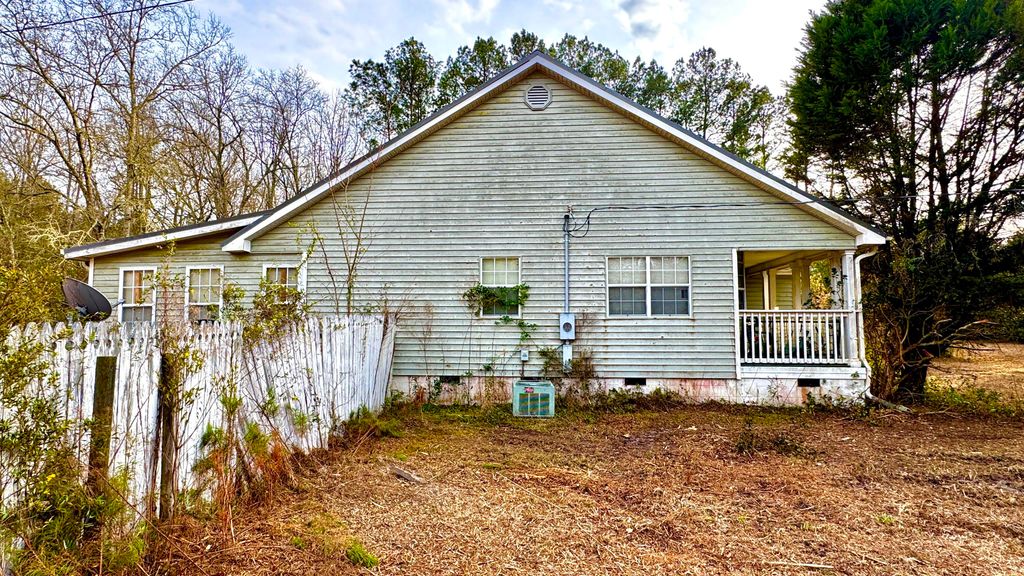 Image 3 of property listing at 1735 Highway 15, Saint George, SC 29477