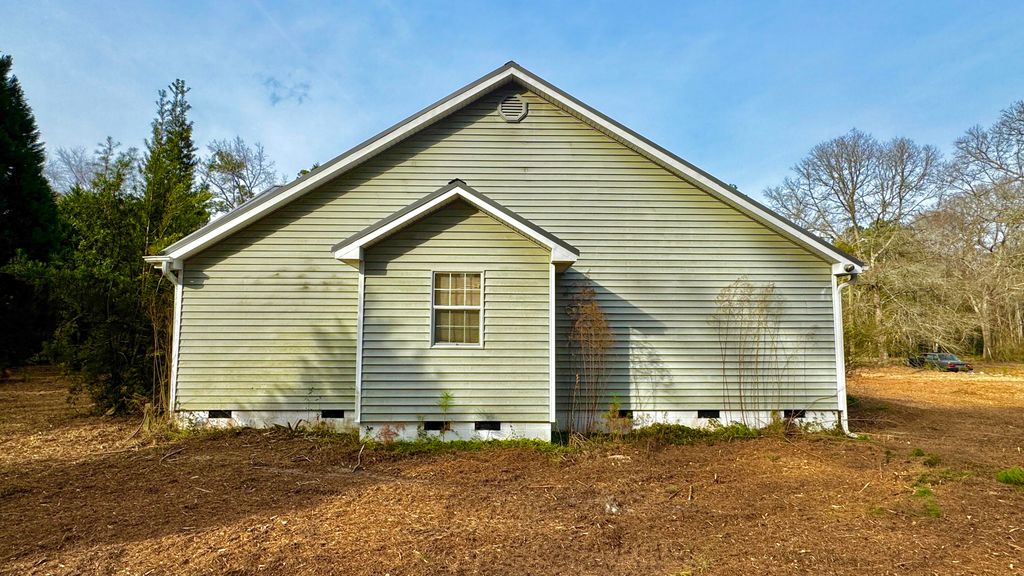 Image 4 of property listing at 1735 Highway 15, Saint George, SC 29477